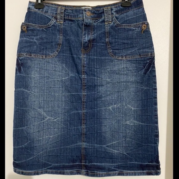 Apollo Jeans Dresses & Skirts - Apollo Blue Fade Jean Skirt Knee Length with Pockets and bell loops